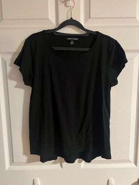 Cable & Gauge Women's Black Short-Sleeve Crewneck Tee Hi-Lo